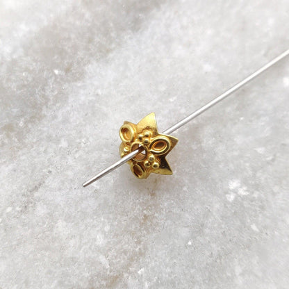 18K gold plain star bead cap 8mm close-up detail