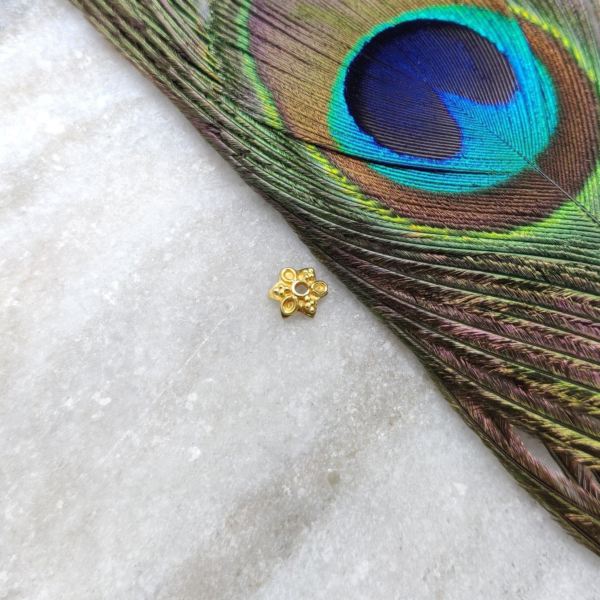 18K yellow gold vintage fancy floral bead cap - front view