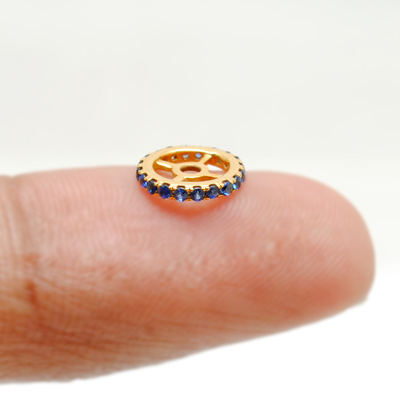 8mm Blue Sapphire Wheel Spacer 14K Gold – Hole Size Detail