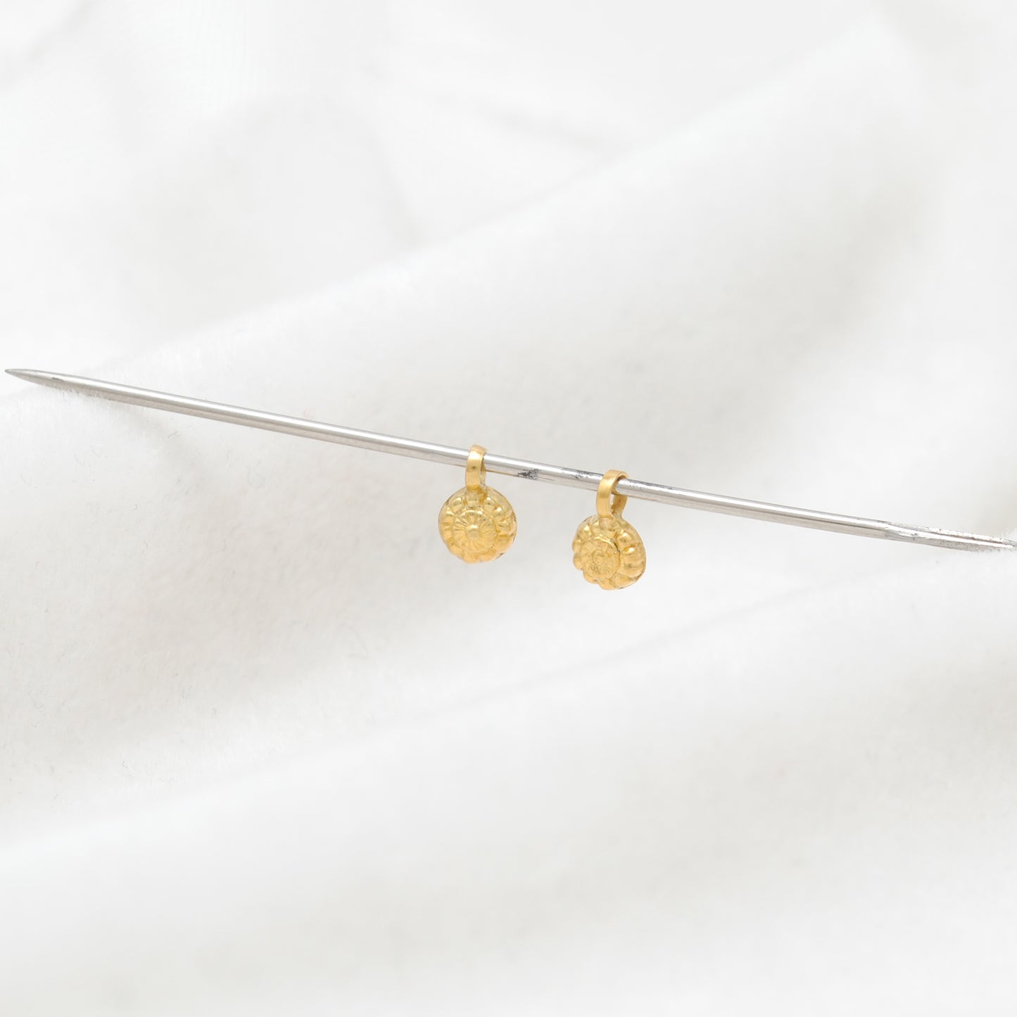 Solid 18k Gold Flower Charm Pendant