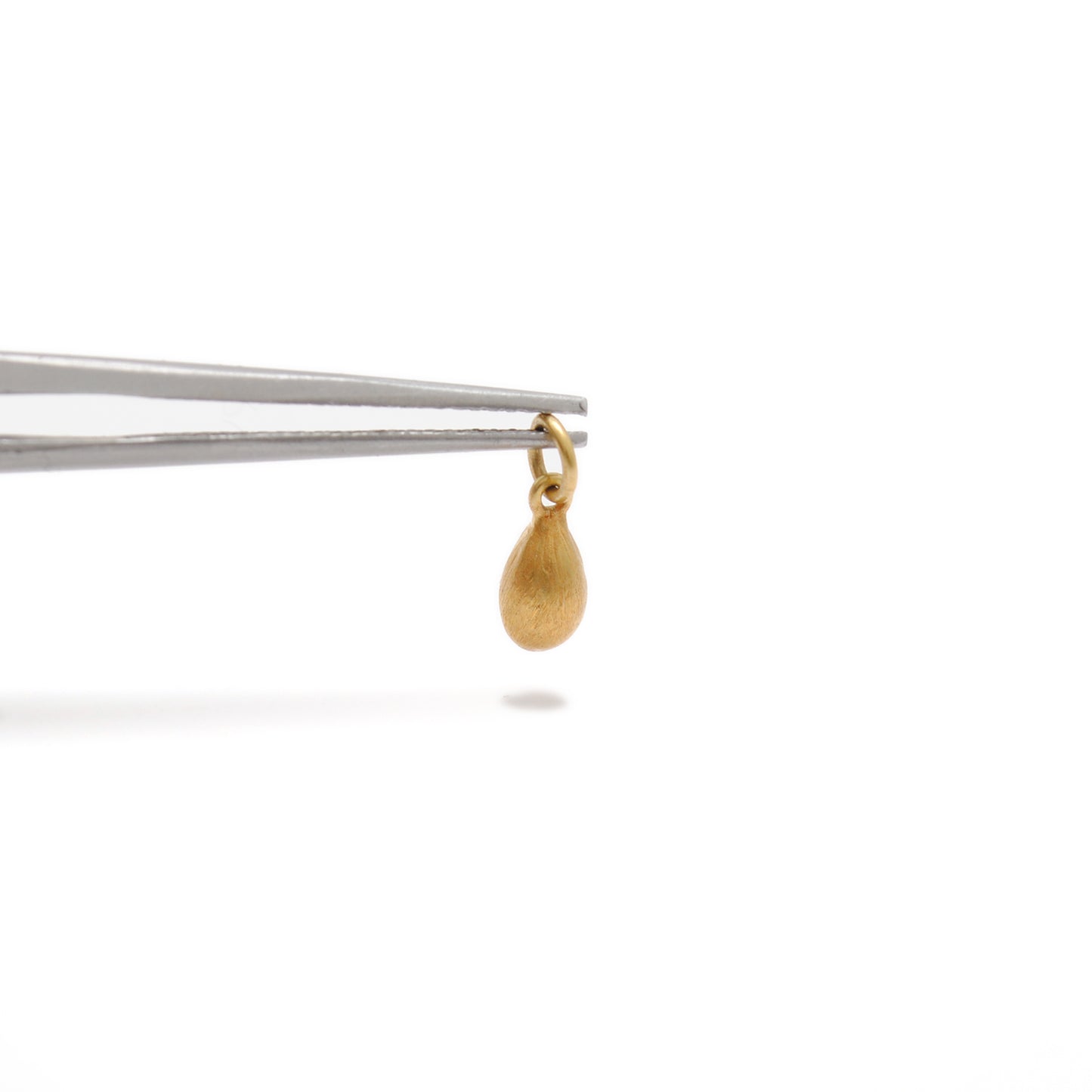 18K Yellow Gold Teardrop Charm – Elegant Water Drop Pendant (1pc)