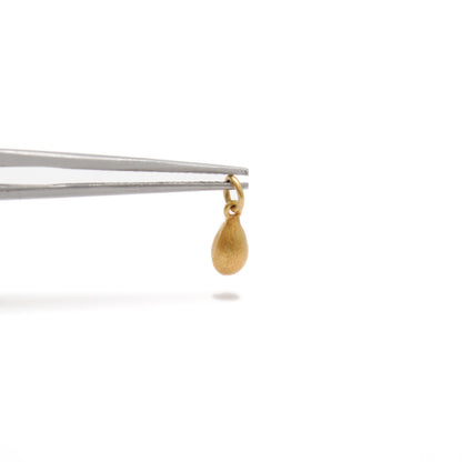 18K Yellow Gold Teardrop Charm – Elegant Water Drop Pendant (1pc)