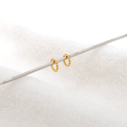 18k Gold Twisted Jump Rings, DIY Jewelry Spacers (4 Pcs)