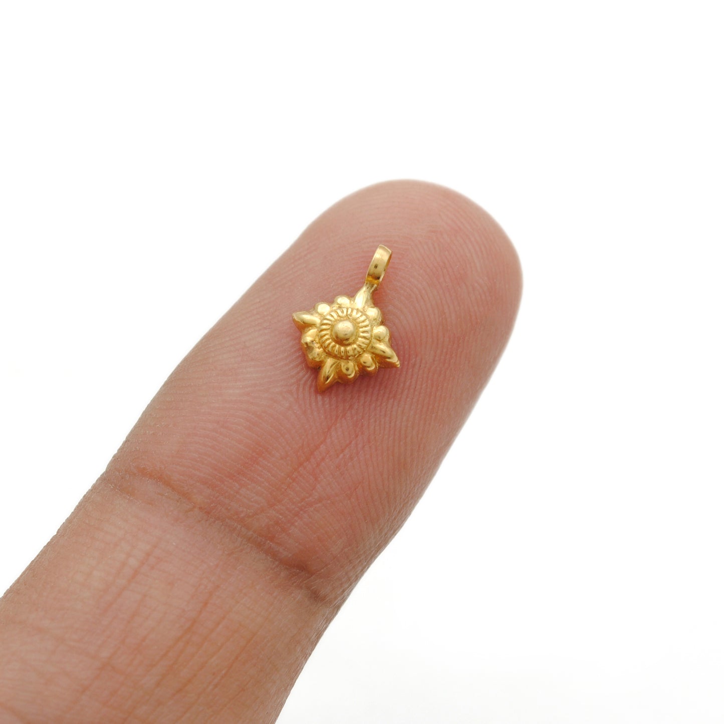 18K solid yellow gold vintage charm pendants, classic design, polished finish, ideal for necklace jewelry making, pack of 2 pieces