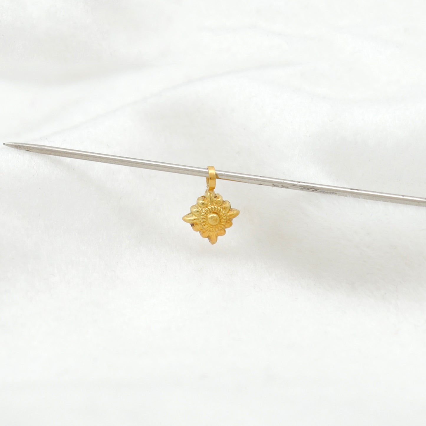 18K solid yellow gold vintage charm pendants, classic design, polished finish, ideal for necklace jewelry making, pack of 2 pieces