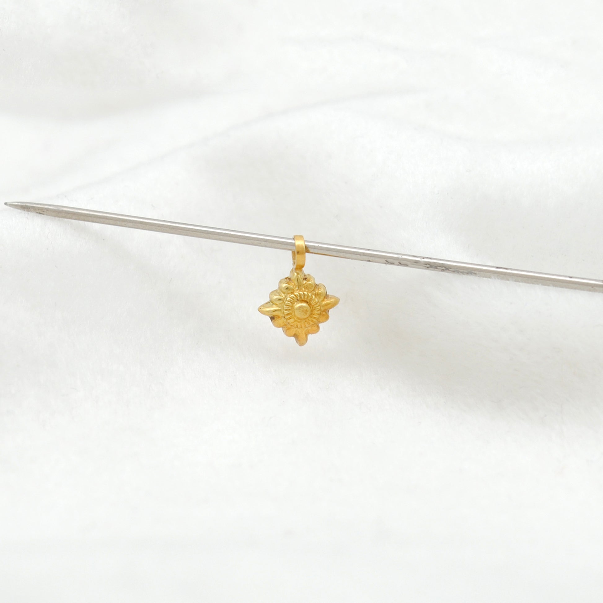 18K solid yellow gold vintage charm pendants, classic design, polished finish, ideal for necklace jewelry making, pack of 2 pieces