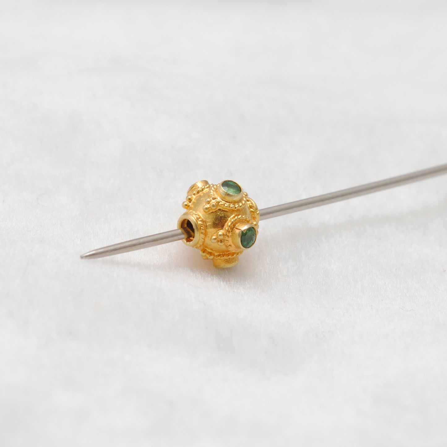 18k Yellow Gold Round Spacer Beads with Emerald