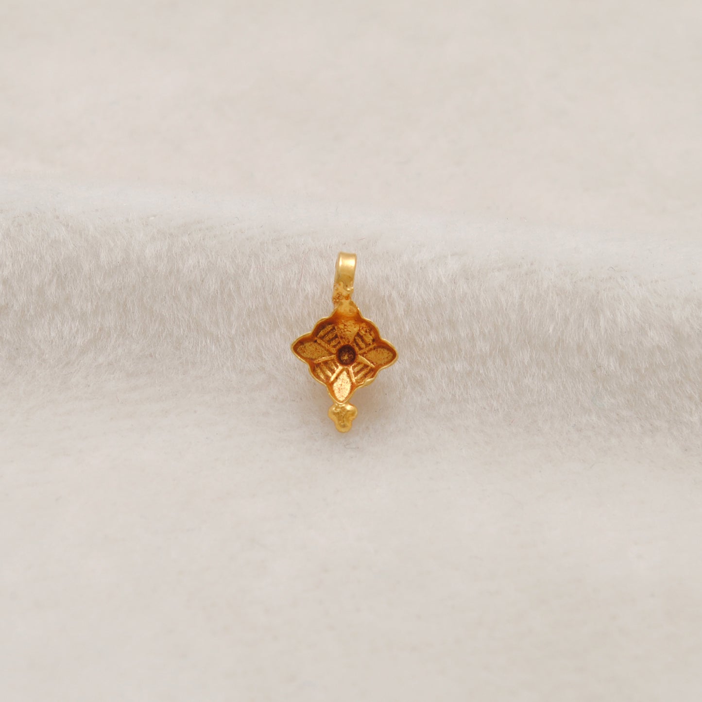 18K Solid Yellow Gold Floral Charm Pendant 9x6mm