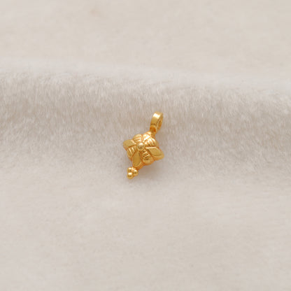 18K Solid Yellow Gold Floral Charm Pendant 9x6mm