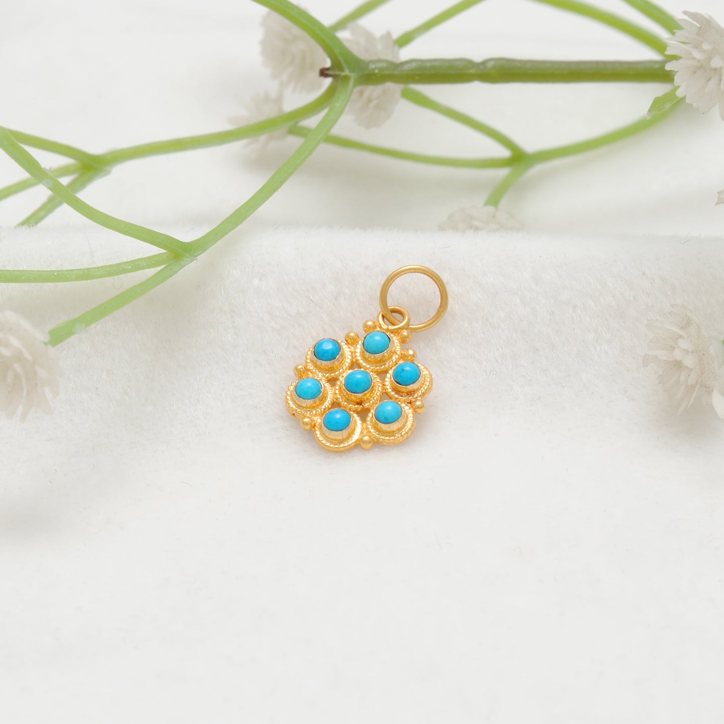 Antique Style 18k Yellow Gold Pendant With Stone