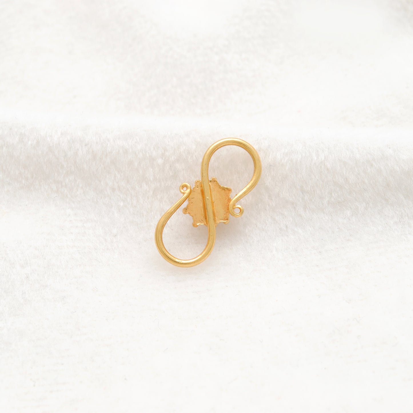 18k Yellow Gold Stone Studded S Clasps Lock Findings 18mm