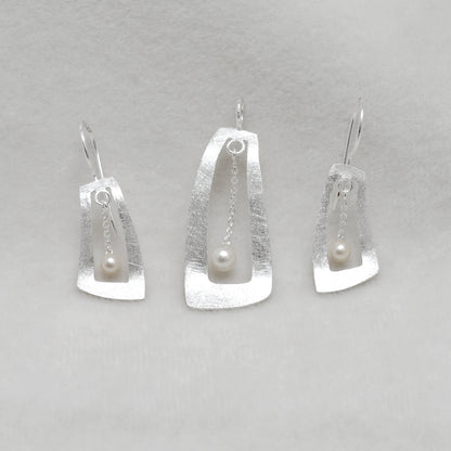 925 Sterling Silver Pearl Pendant & Earrings Set
