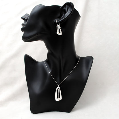 925 Sterling Silver Pearl Pendant & Earrings Set