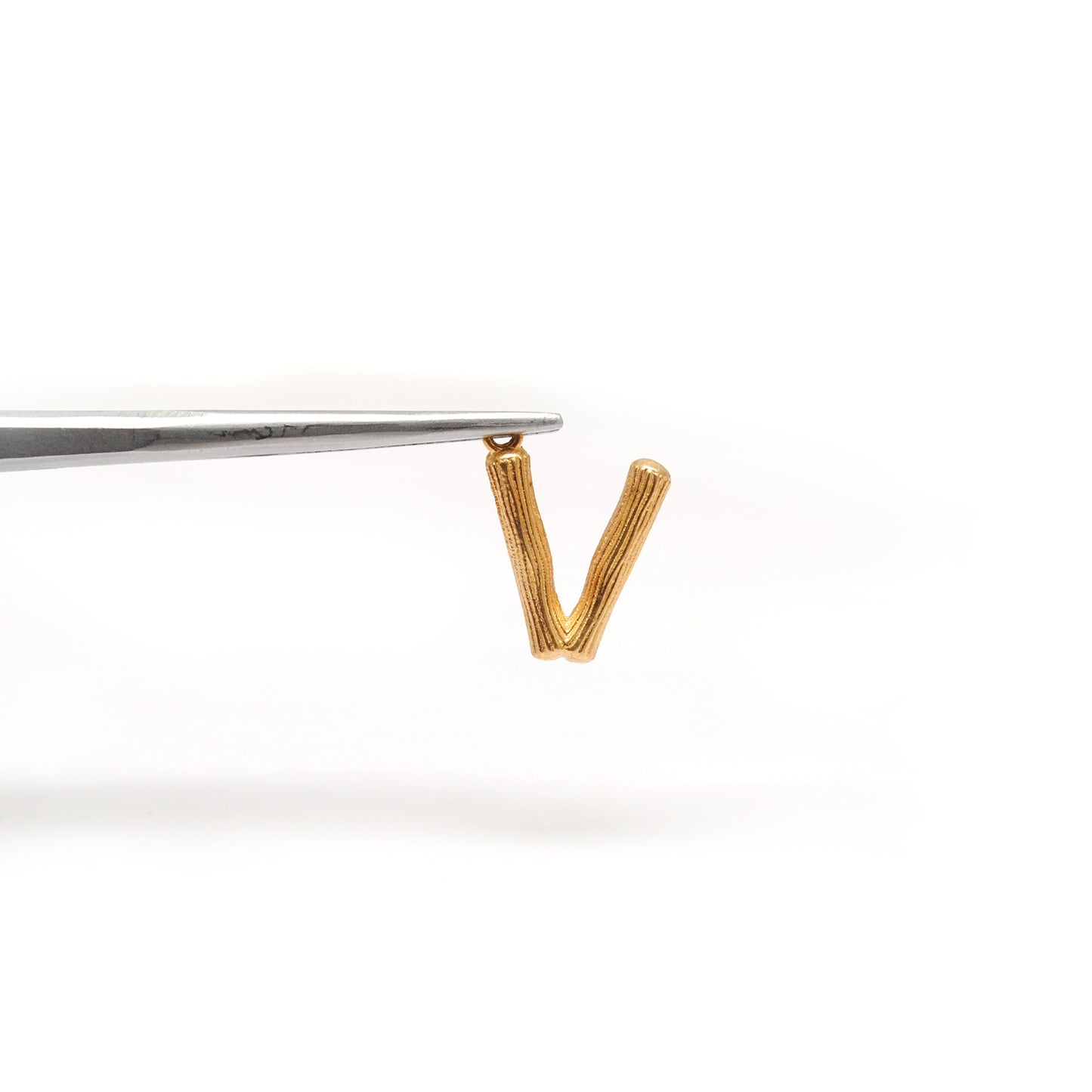 V 18k Gold Initial Letter Pendant
