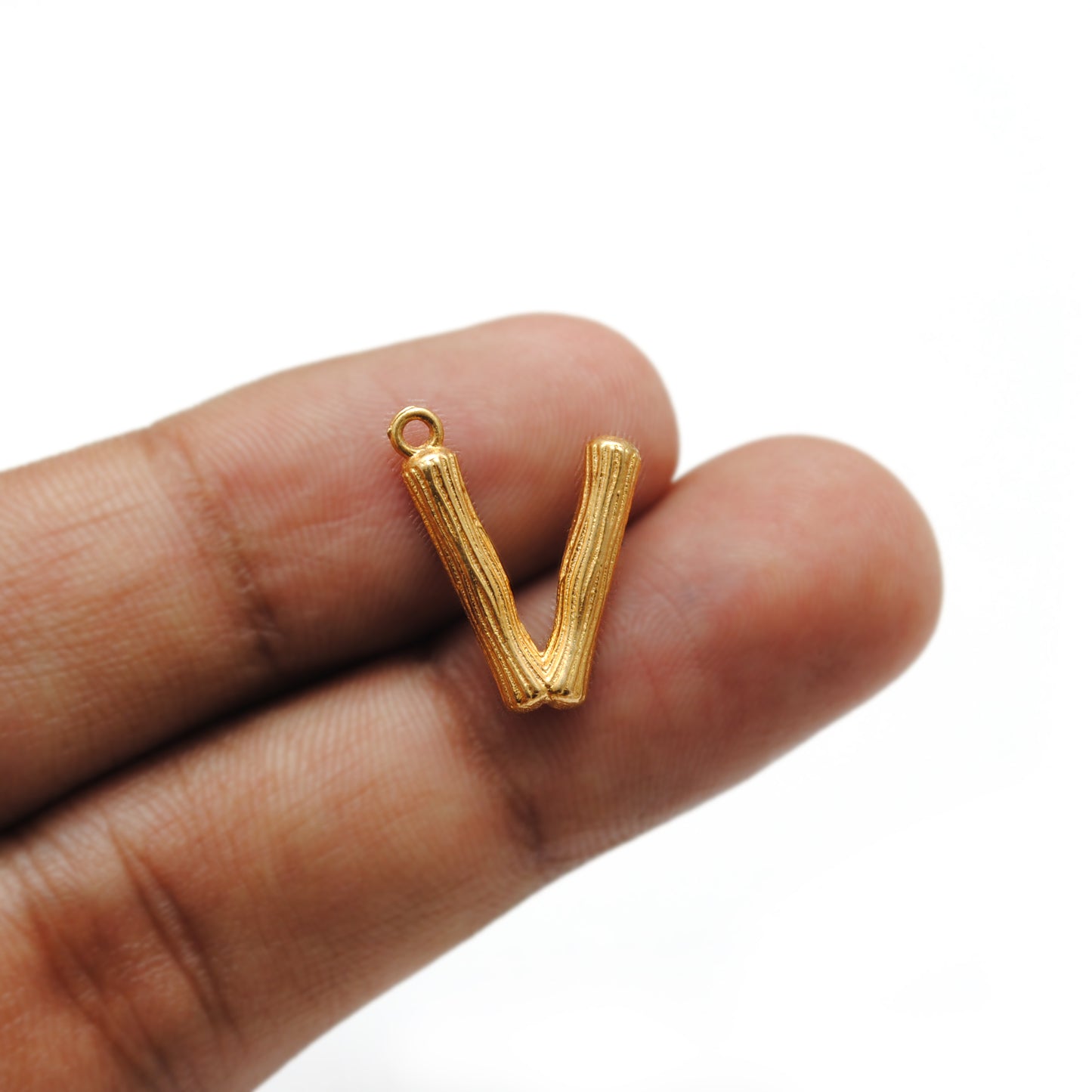 V 18k Gold Initial Letter Pendant