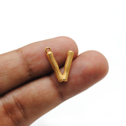 V 18k Gold Initial Letter Pendant