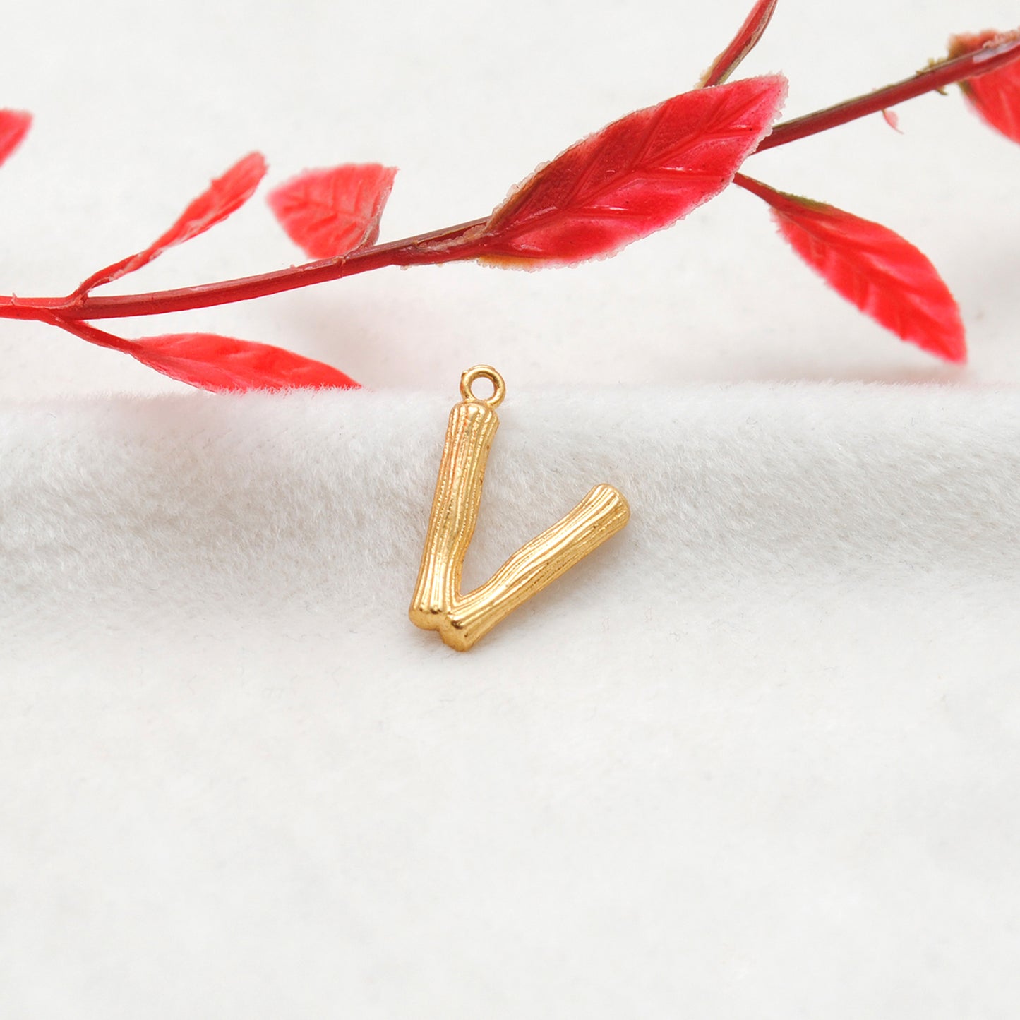 V 18k Gold Initial Letter Pendant