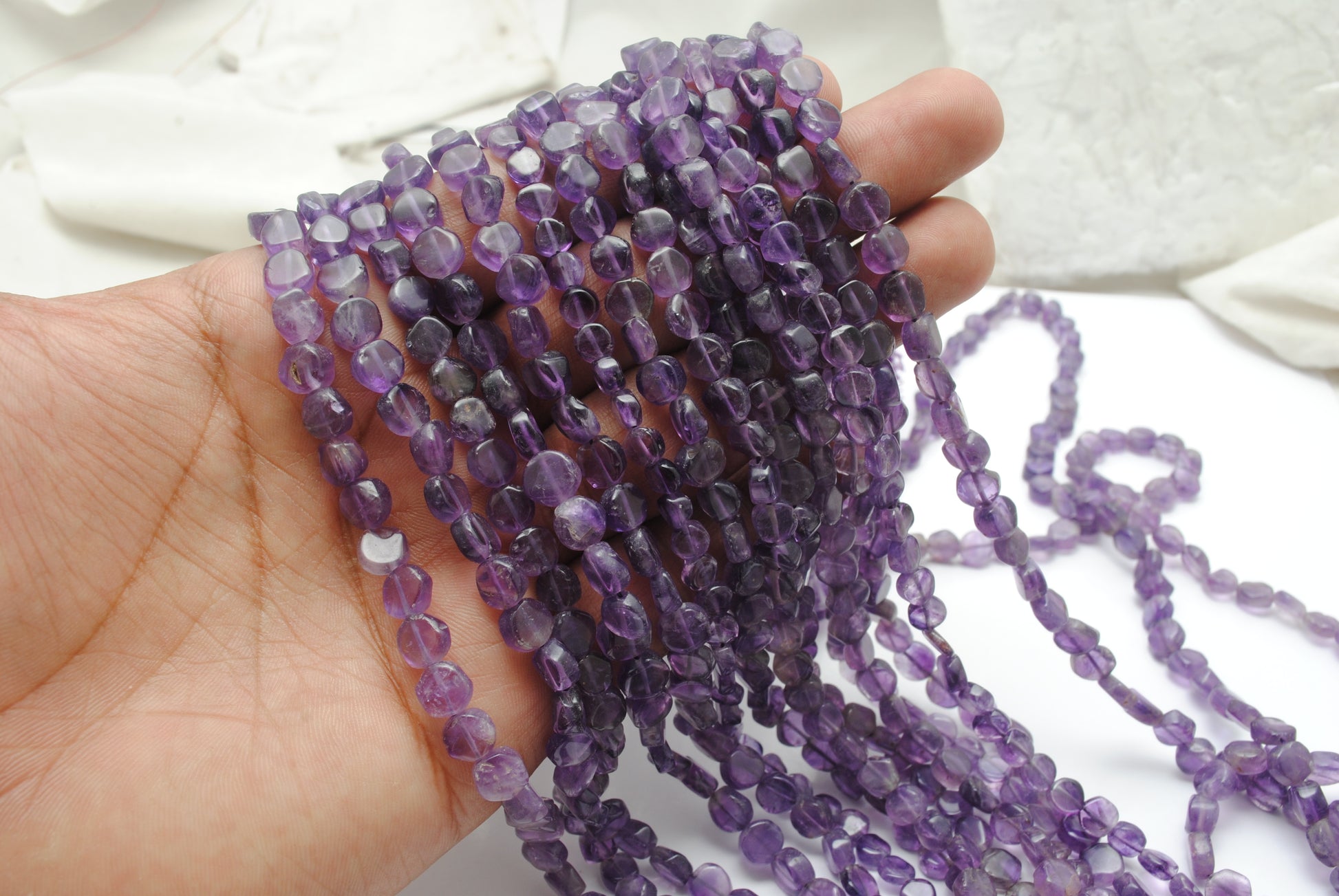 Amethyst coin beads 6-7mm wholesale - scattered loose view