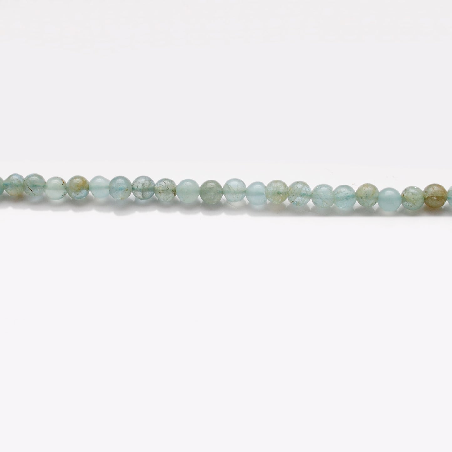 Aquamarine round beads 4mm - color comparison blue to teal