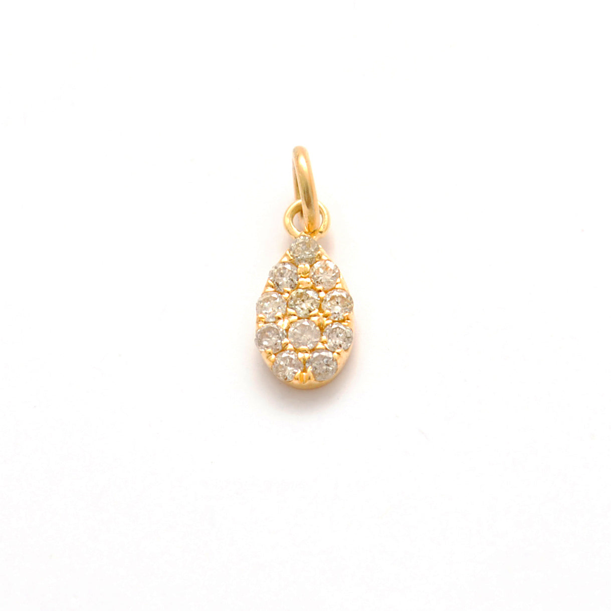 Diamond Pavé Gold Pendant 6x4mm – Lifestyle View