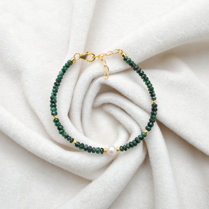 Handmade Emerald Pearl Beaded Bracelet - Close-Up Bead Detail