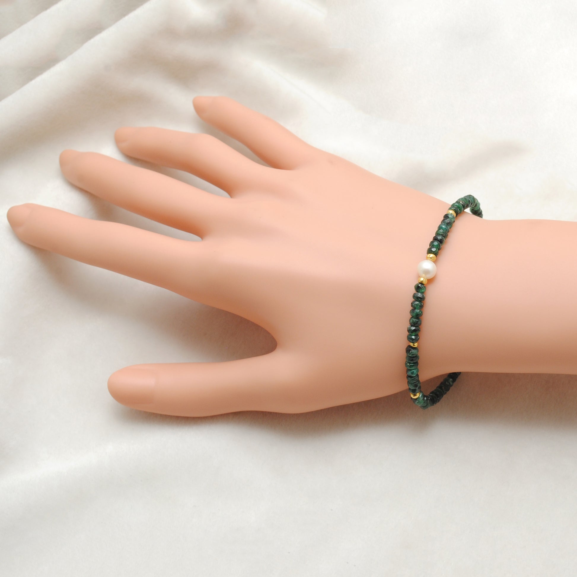 Handmade Emerald Pearl Gemstone Bracelet - Scale Reference