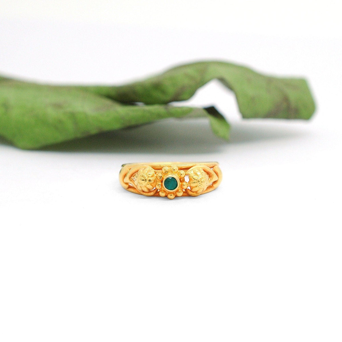 18k Solid Yellow Gold Emerald Vintage Ring 6 US - Kanika Creations
