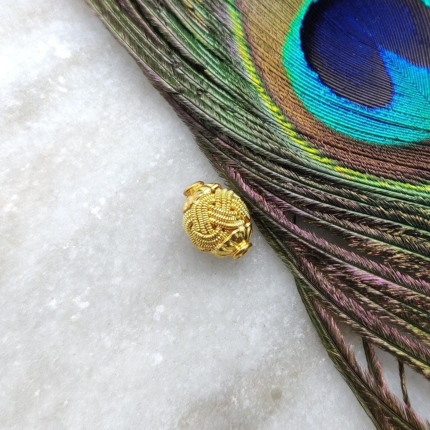 18k Yellow Gold Knotted Oval Spacer Beads 12x8.5mm - Kanika Creations