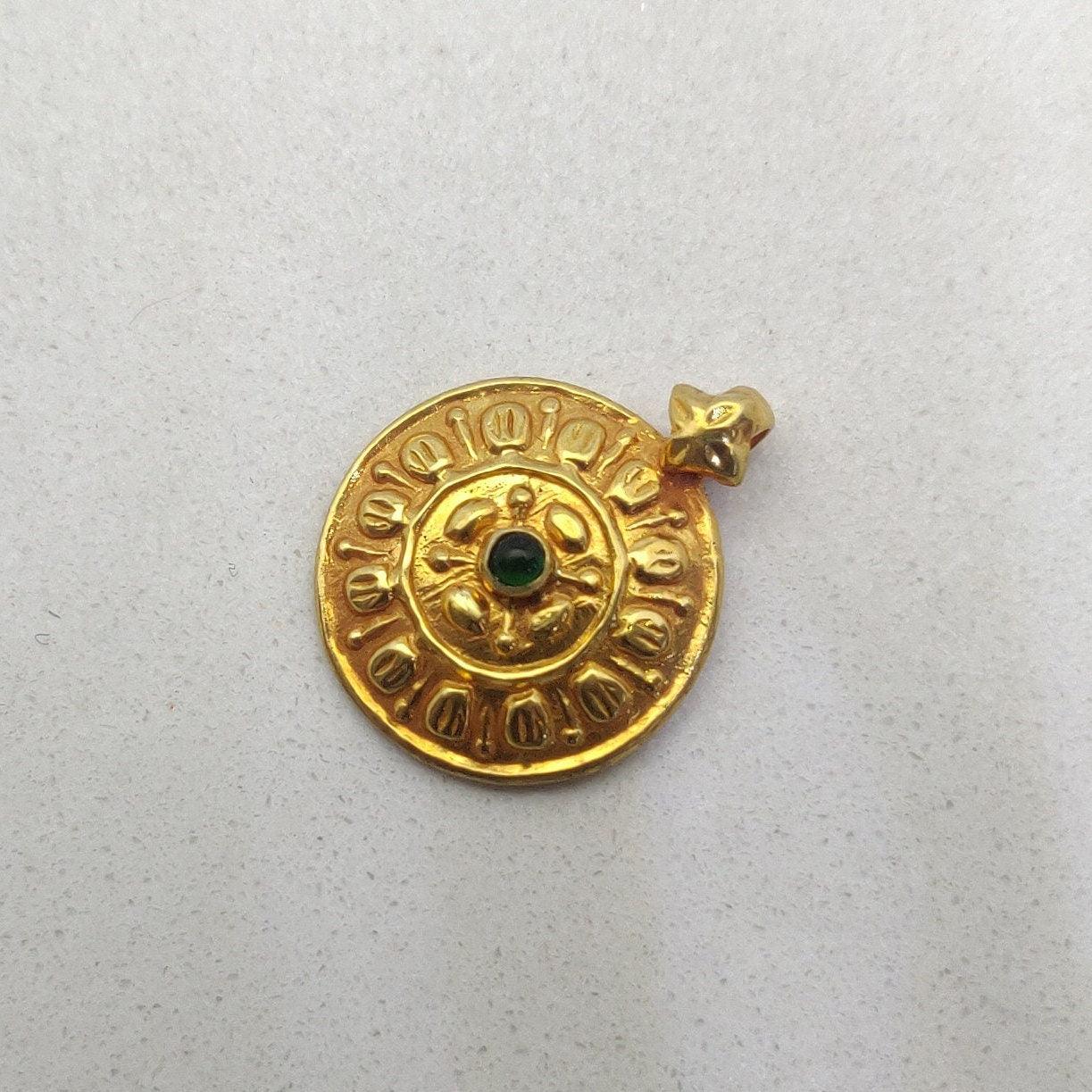 18K Solid Gold Emerald Vintage Pendant - Kanika Creations