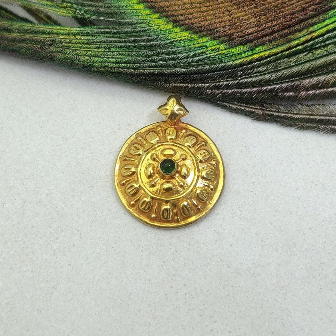 18K Solid Gold Emerald Vintage Pendant - Kanika Creations