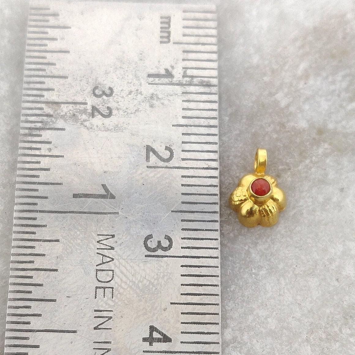 18k Yellow Gold Fancy Coral Charm Pendant 8mm - Kanika Creations
