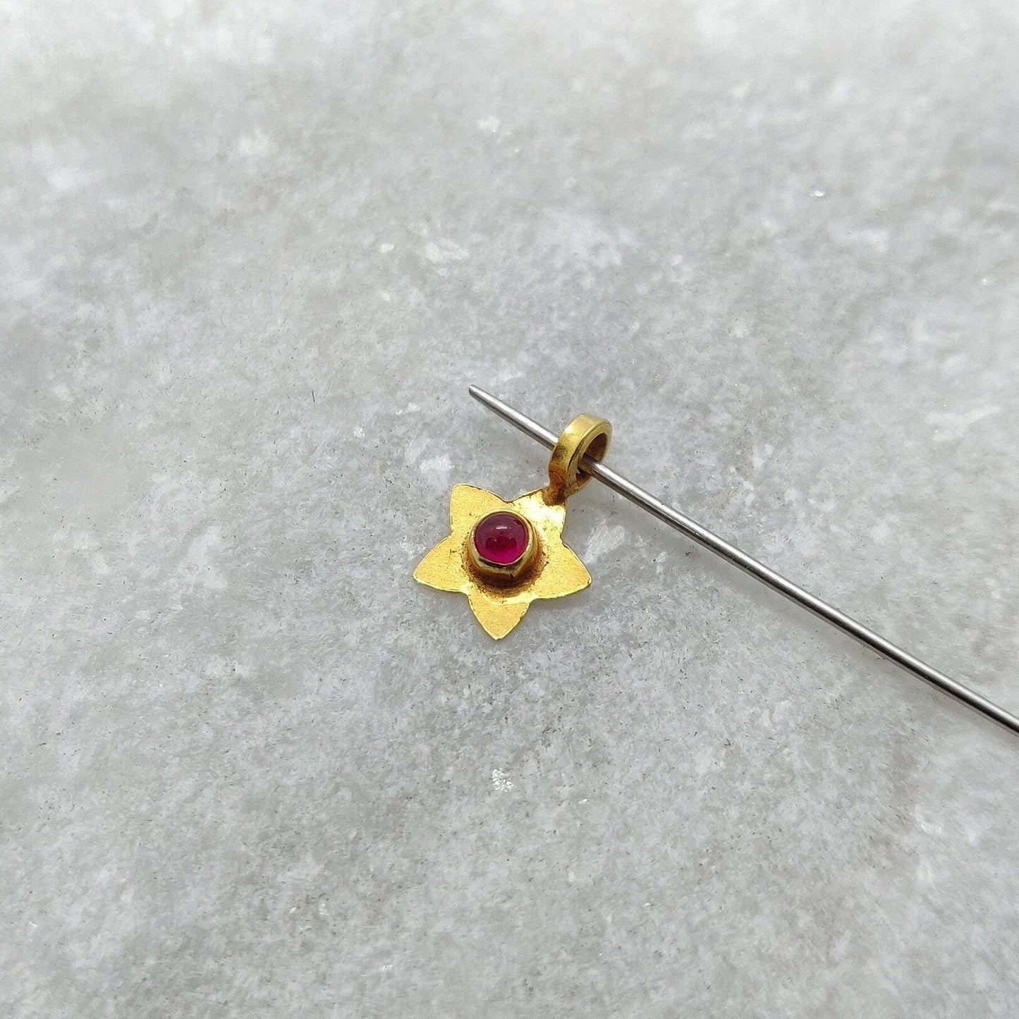 18k Yellow Gold Stone Studded Star Charm Pendant 9mm - Kanika Creations