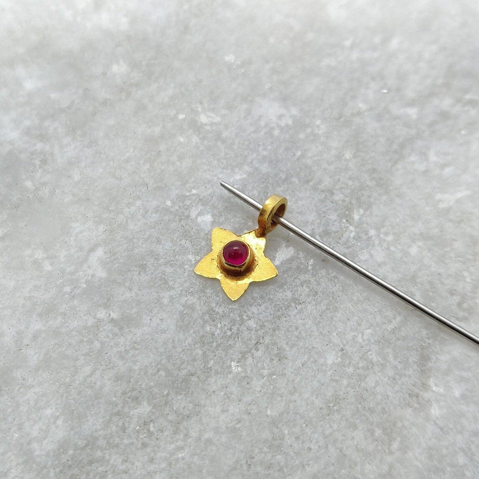 18k Yellow Gold Stone Studded Star Charm Pendant 9mm - Kanika Creations