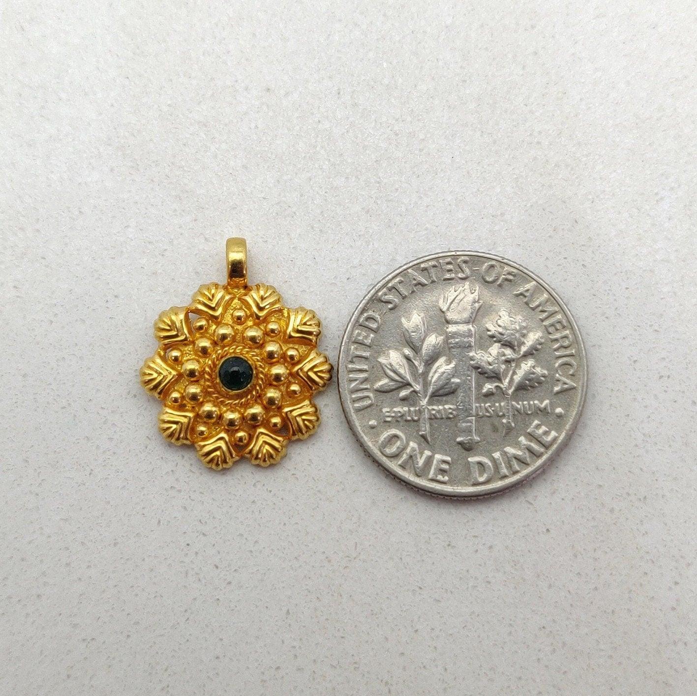Emerald 18k Yellow Gold Vintage Pendant - Kanika Creations