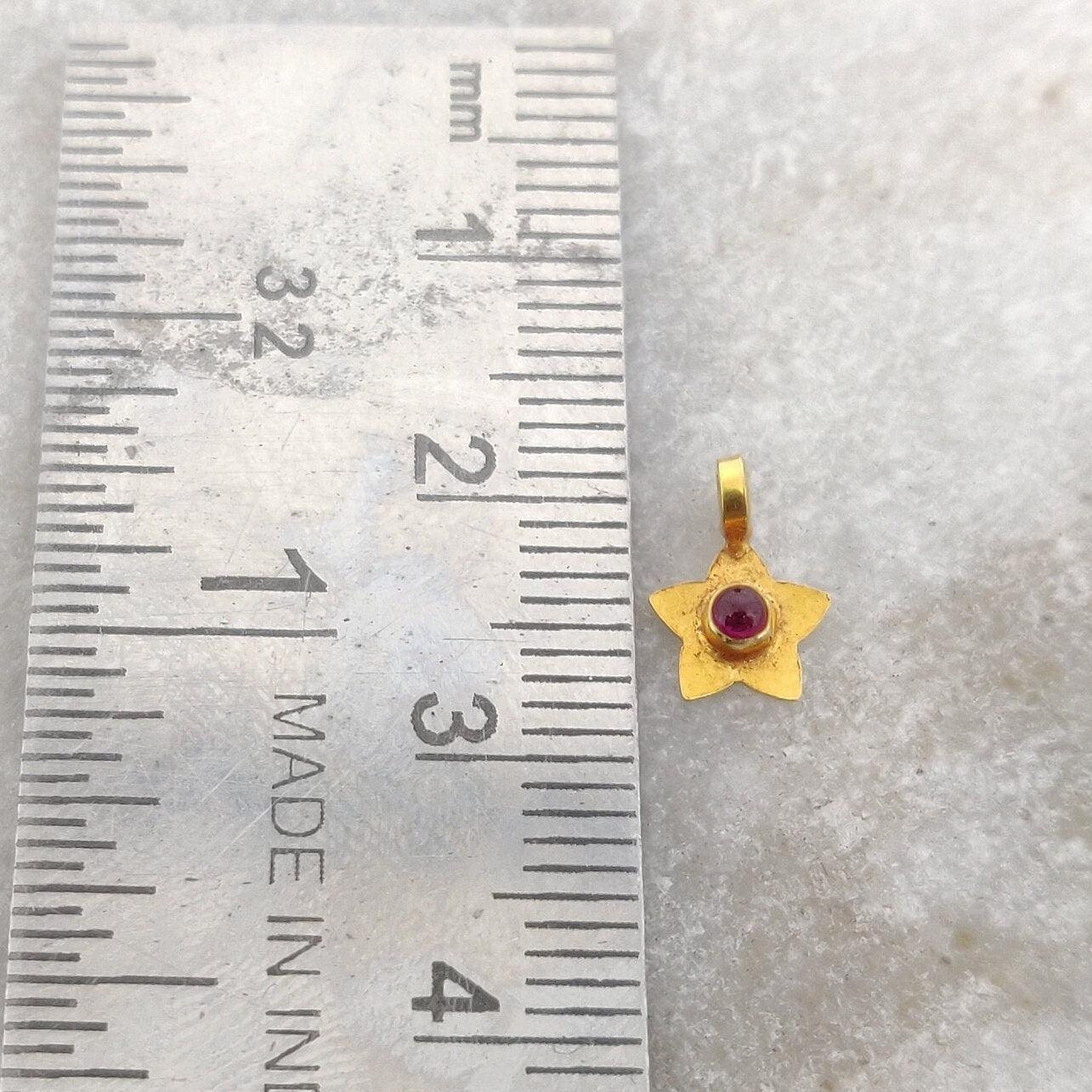 18k Yellow Gold Stone Studded Star Charm Pendant 9mm - Kanika Creations