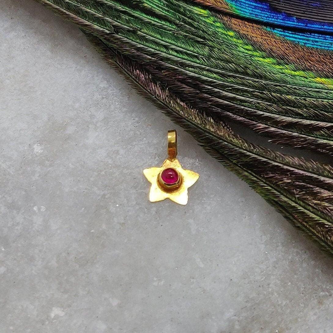 18k Yellow Gold Stone Studded Star Charm Pendant 9mm - Kanika Creations