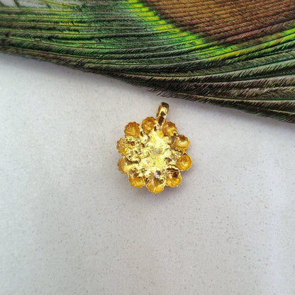 Emerald 18k Yellow Gold Vintage Pendant - Kanika Creations