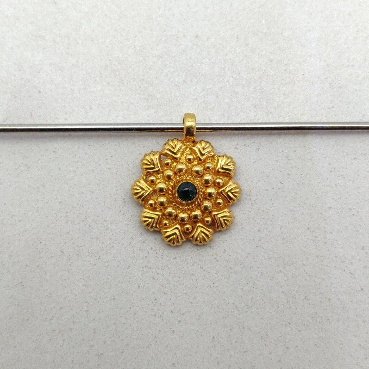 Emerald 18k Yellow Gold Vintage Pendant - Kanika Creations