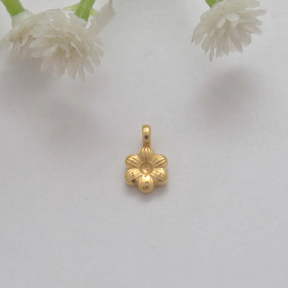 18k Gold flower charm