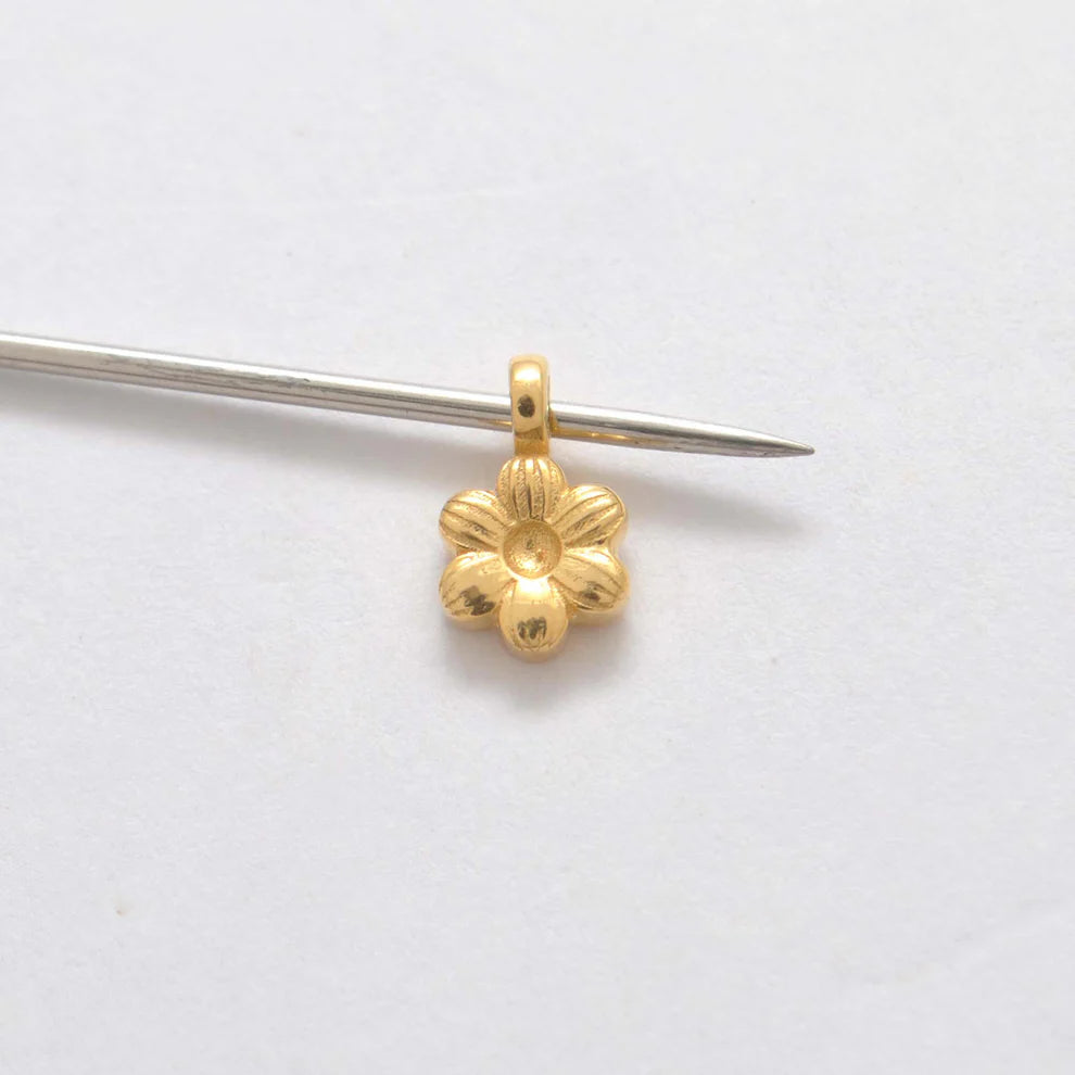 18K Yellow Gold Handmade Flower Charm Pendant