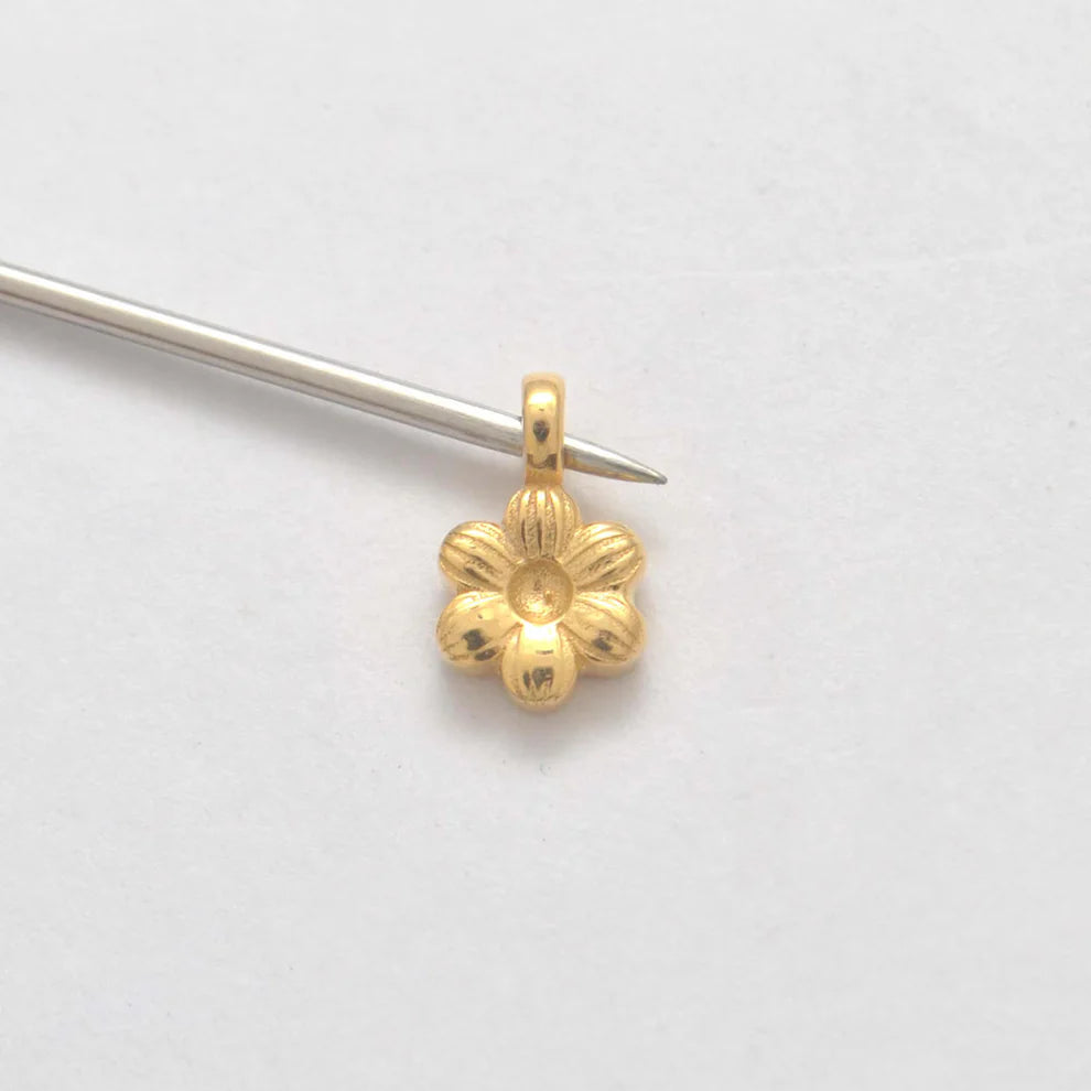 18K Yellow Gold Handmade Flower Charm Pendant
