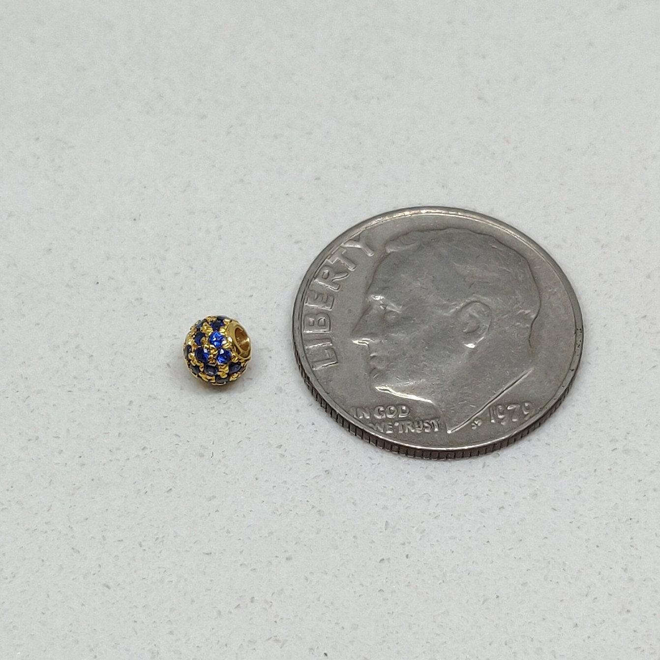 Natural Blue Sapphire Pavé Ball Spacer Bead 14K Gold – Close-Up Detail