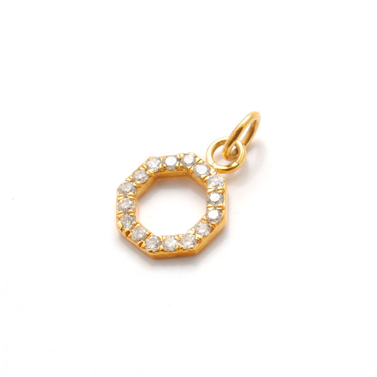 Natural Diamond Pavé 8mm Pendant 14K Gold – Close-Up Detail